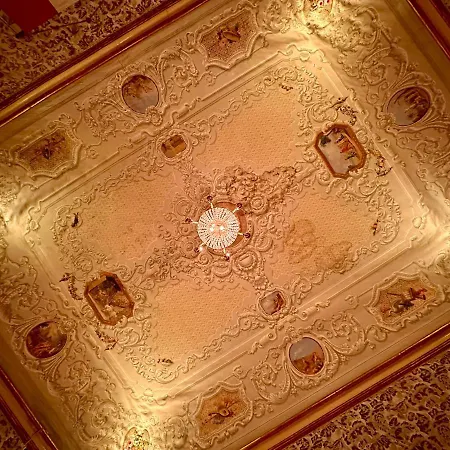 Casa Santangelo - Historical